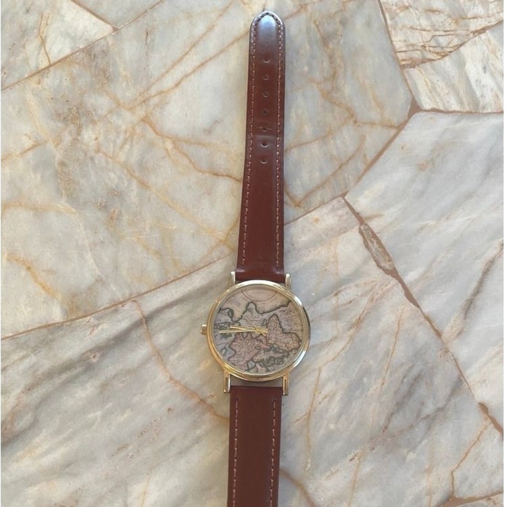 Vintage World Map Dial Watch Gold Tone Case Brown Leather Strap Analog Quartz